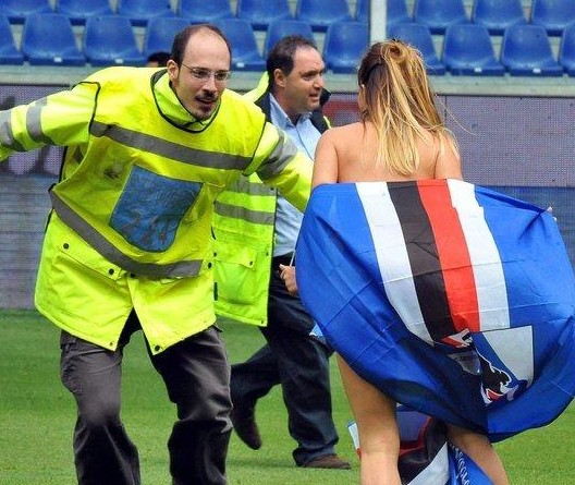 更是红黑军 更是红黑军